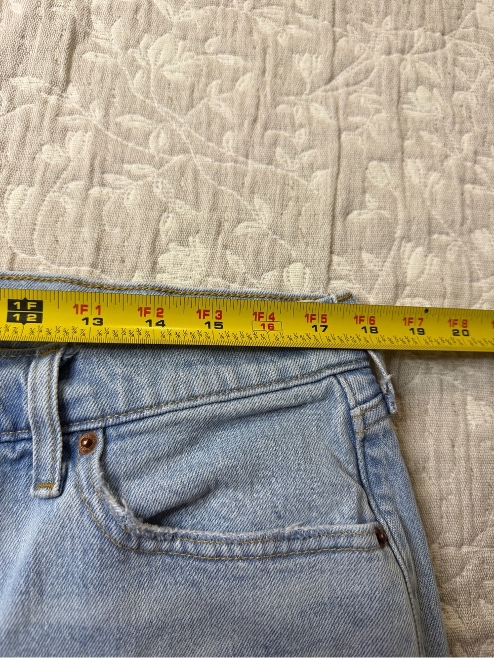 Abercrombie & Fitch Women's Low Rise Baggy Jeans - Light
Wash - Size 12 - Picture 8 of 10